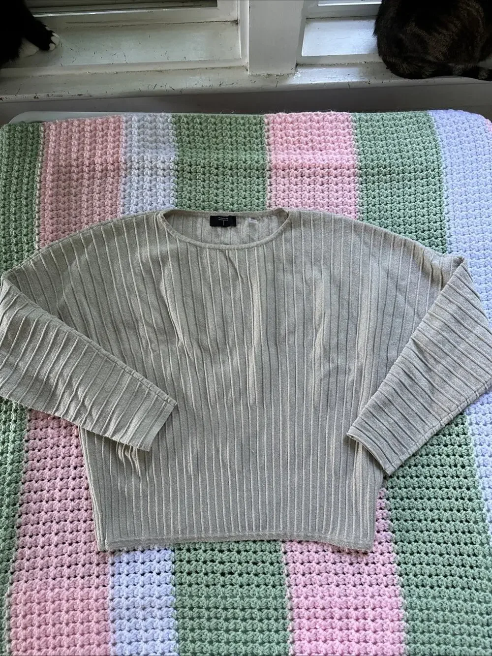 Women’s Medium Tahari Gold Flecked Cropped Sweater Long Sleeve Dressy Stretchy